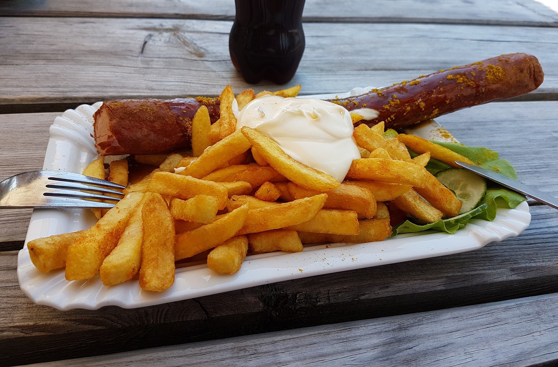 Currywurst mit Pommes