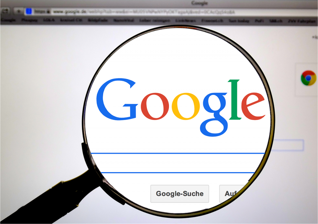 Google Logo in magnifying glass